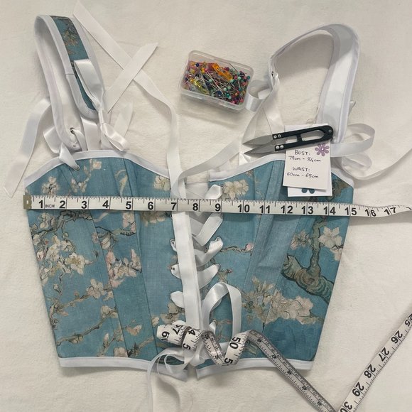 Fashionable Corsets - Picture 4 of 11